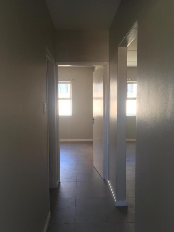 To Let 2 Bedroom Property for Rent in Goodwood Central Western Cape